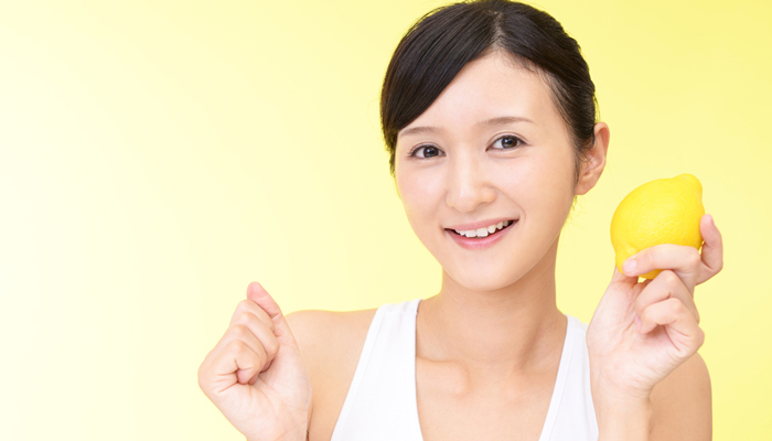 シミのケアにはビタミンCが有効!? その理由と取り入れ方とは?